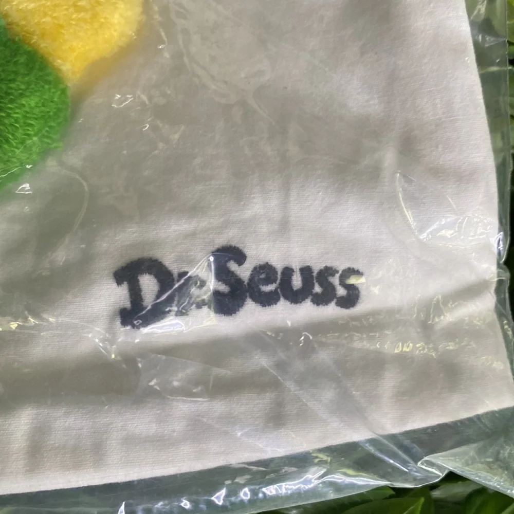 Pottery Barn Teen Dr. Seuss The Grinch Cindy Lou Holiday Pom Pom Pillow Cover